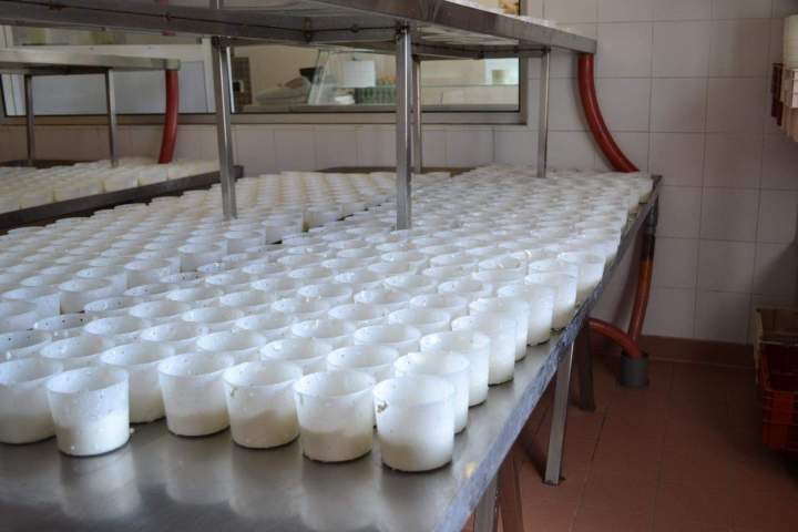 Laiterie fermière et affinage de fromages à Saint-Jean-de-Maruéjols-et-Avéjan