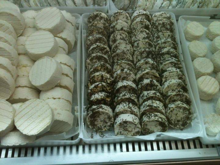 Production locale de fromages et dérivés du lait à Saint-Jean-de-Maruéjols-et-Avéjan