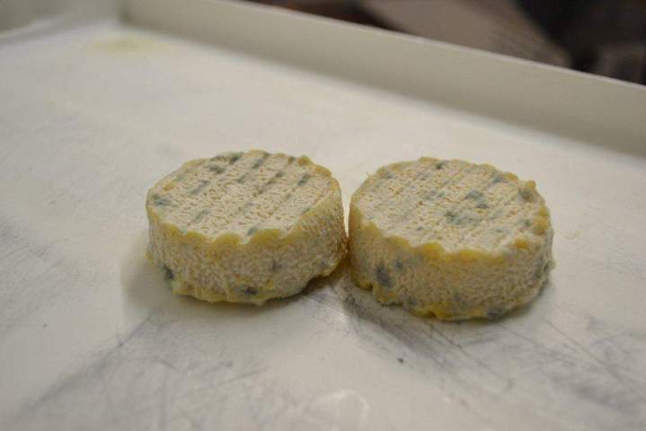 Savoir-faire traditionnel en produits laitiers à Saint-Jean-de-Maruéjols-et-Avéjan